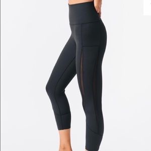 Zyia luxe mesh high rise capris leggings